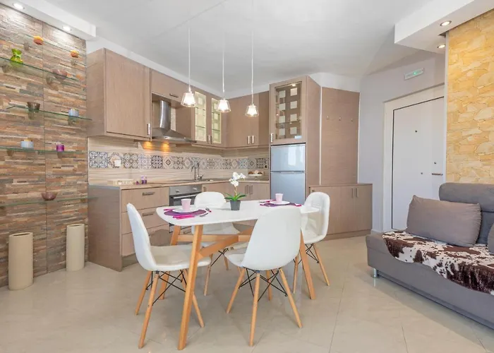 4. Sea view luxury suite for 4 in Rhodes centre!